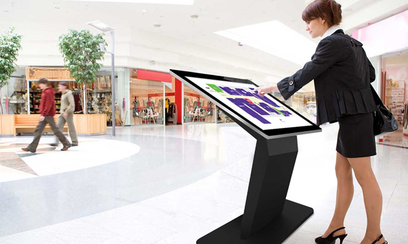 Interactive ru. Интерактивный сенсорный киоск. Сенсорный экран. Интерактивные экраны в торговом центре. Интерактивная панель для торгового центра.