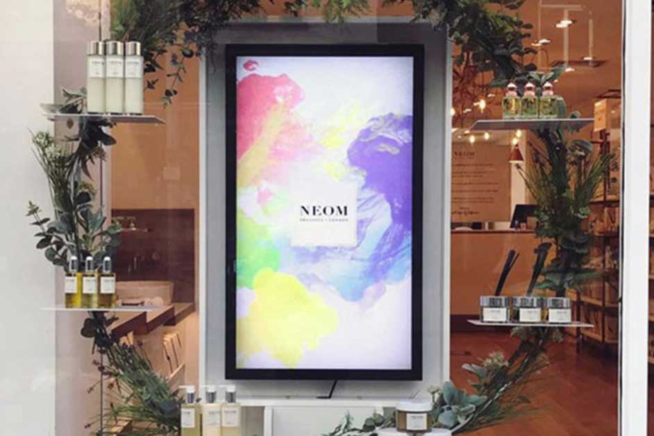 tipos de pantallas digitales para escaparates