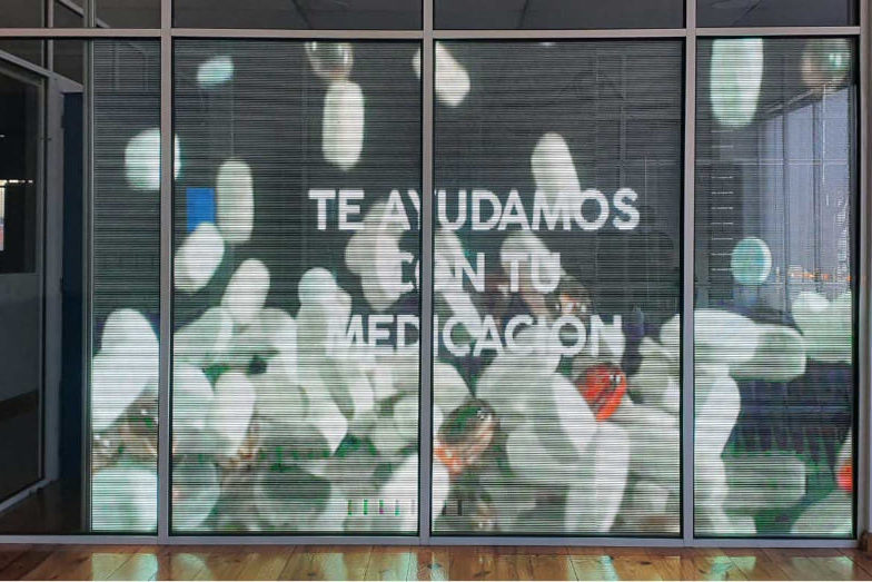 cortina led Cortina LED en la que se incluye información publicitaria