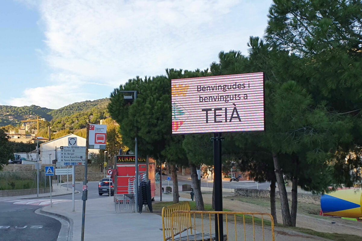 pantalla-led-mono-poste-4